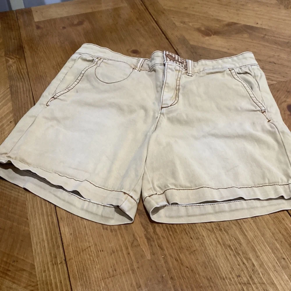 Chino - Picture 2 of 7